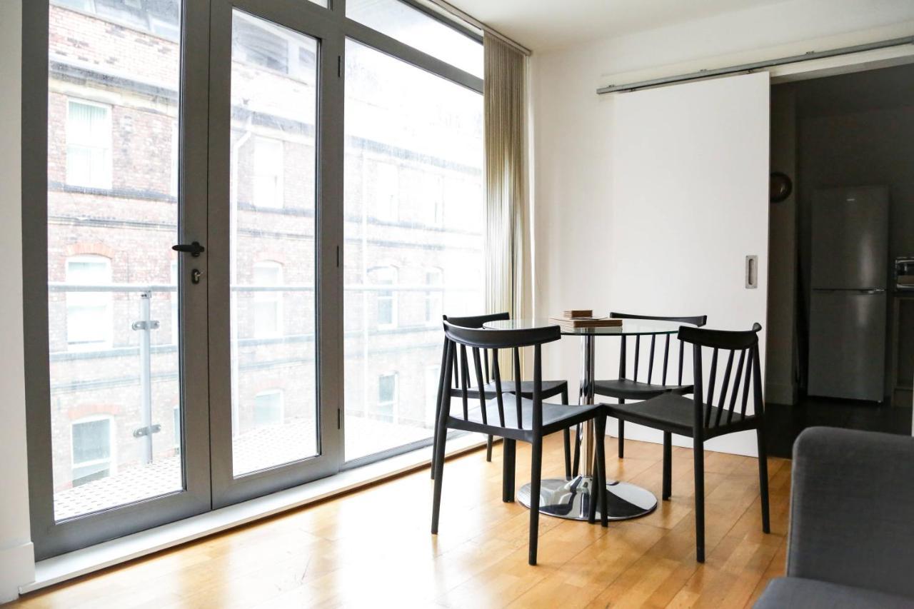 Serviced Apartment In Liverpool City Centre - Free Parking - Balcony - By Happy Days Extérieur photo