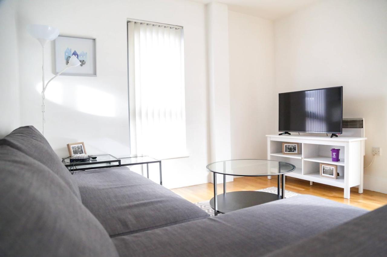 Serviced Apartment In Liverpool City Centre - Free Parking - Balcony - By Happy Days Extérieur photo