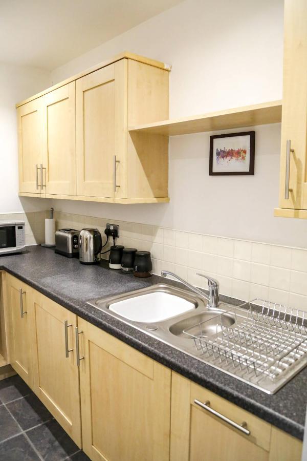 Serviced Apartment In Liverpool City Centre - Free Parking - Balcony - By Happy Days Extérieur photo