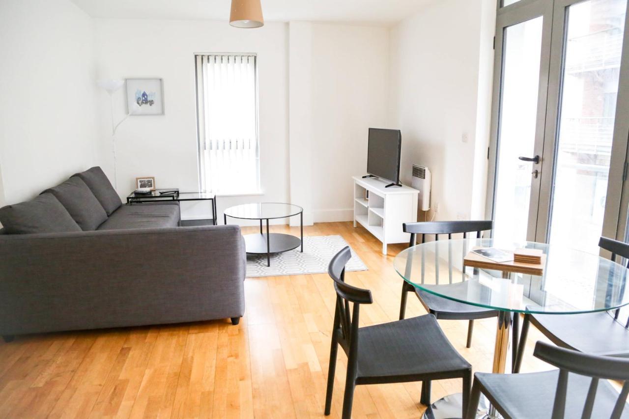 Serviced Apartment In Liverpool City Centre - Free Parking - Balcony - By Happy Days Extérieur photo